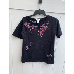 Yi Lin Top Women's Top Floral Embroidered Sz Medium Short Sleeve